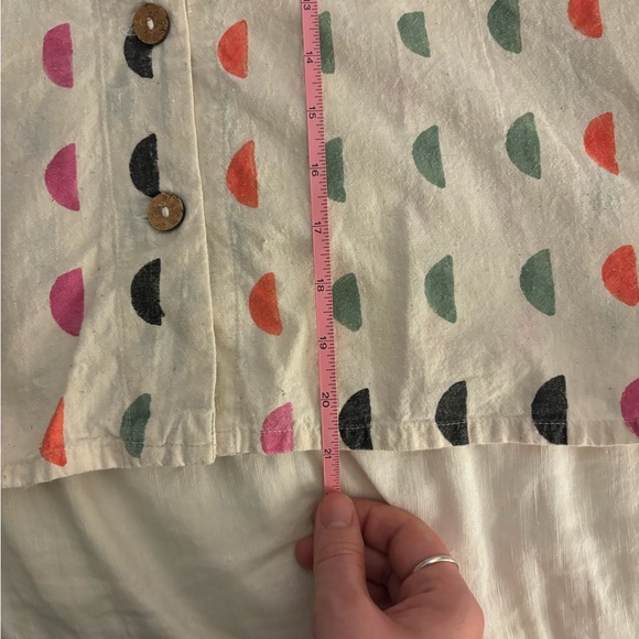 PO-EM Short-Sleeved Buttondown Top in Colormoons Blockprint Pattern - Picture 4 of 6